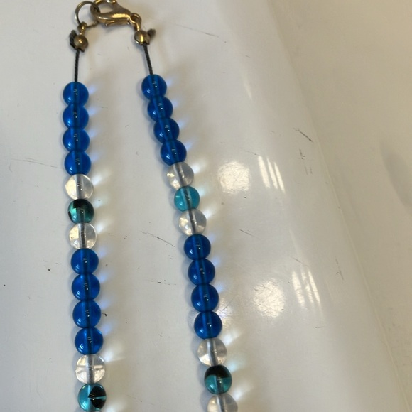 Glass beads with color swirls inside help make up this 20” Necklace. - Picture 5 of 6